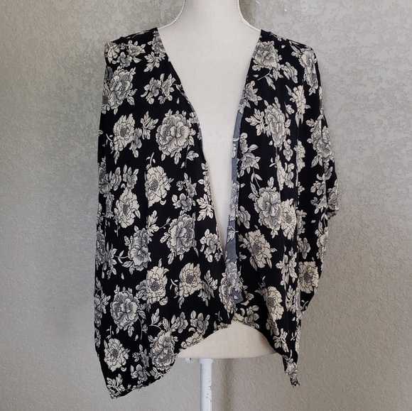 Brandy Melville Tops - Brandy Melville kimono